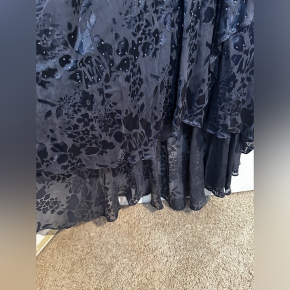 Asymmetrical Sleeveless Cocktail Dress - Picture 6 of 10